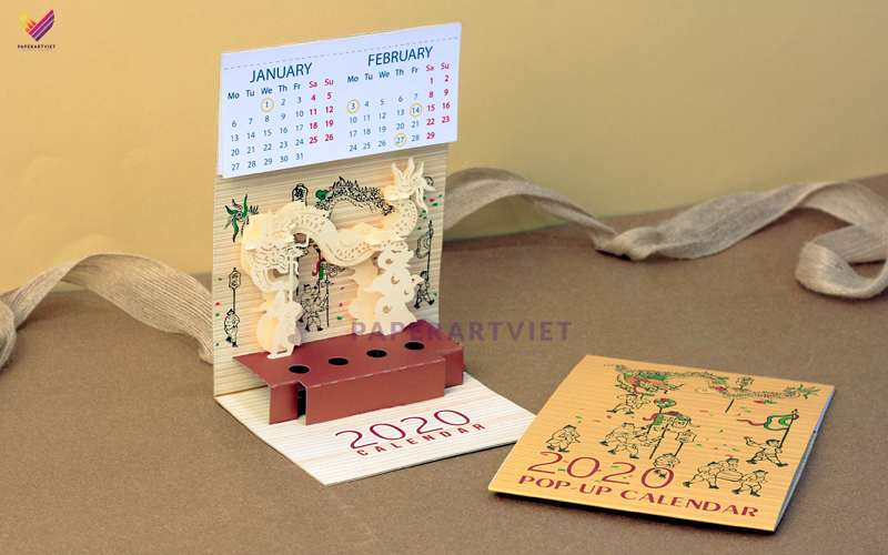 Plus 360-degree desk calendar